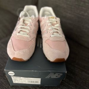 Size 10 1/2 Women’s WIDE Pink Suede New Balance 996